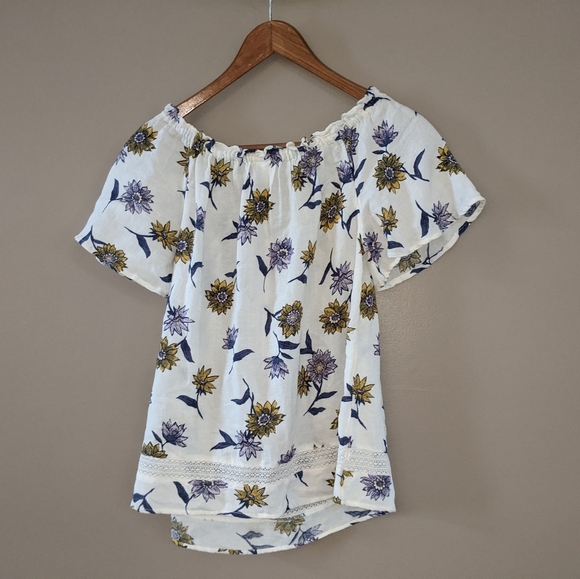 *$5 with bundleSuper cute Sunflower Old Navy Top - Picture 13 of 14